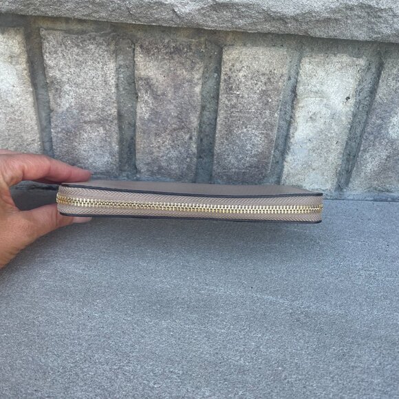 COACH CROSSGRAIN LEATHER ACCORDION ZIP AROUND WALLET Like New - Picture 4 of 10